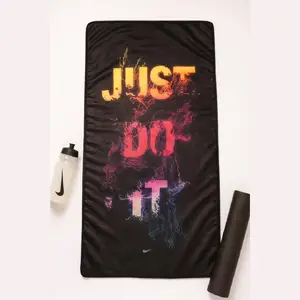 حوله یک تیکه نایکی دور مشکی Nike